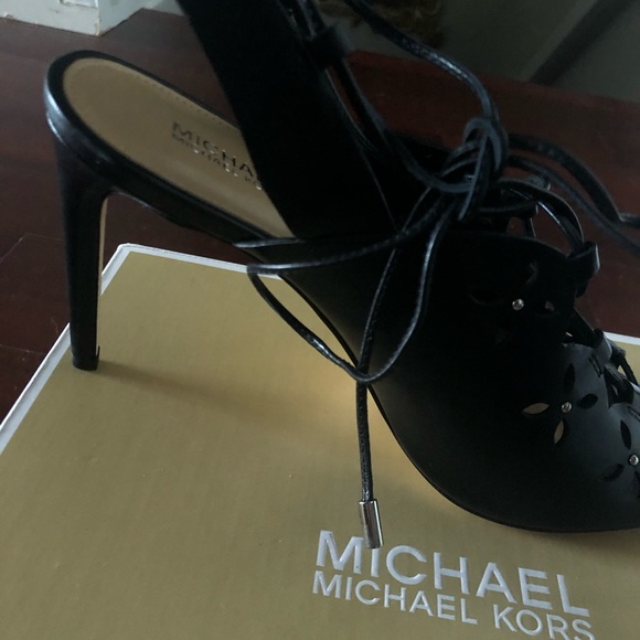 🥂Michael Kors Black Thalia Sandals - Picture 4 of 7
